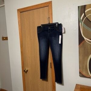 Isabel Maternity NWT Size 6 Low-Rise Dark Wash Skinny Leg Jeans w/28.5" Inseam